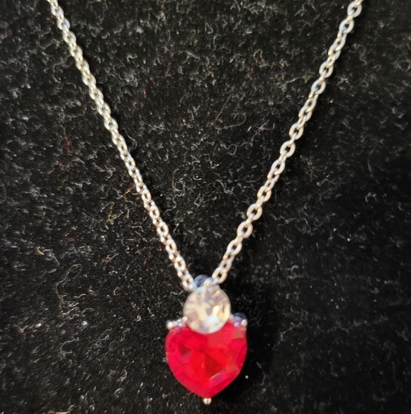 New Red Heart necklace and heart earrings set - Picture 1 of 8